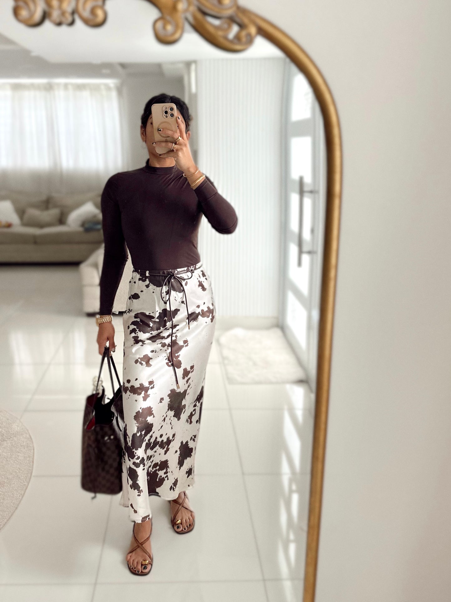 The cow satin skirt with mini belt