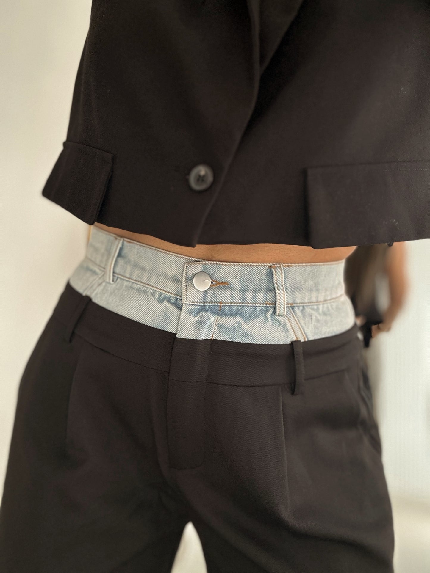 The black contrast pants