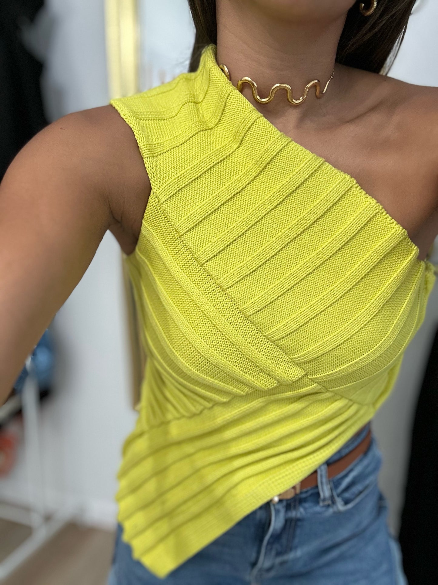 Lemon asymmetrical top