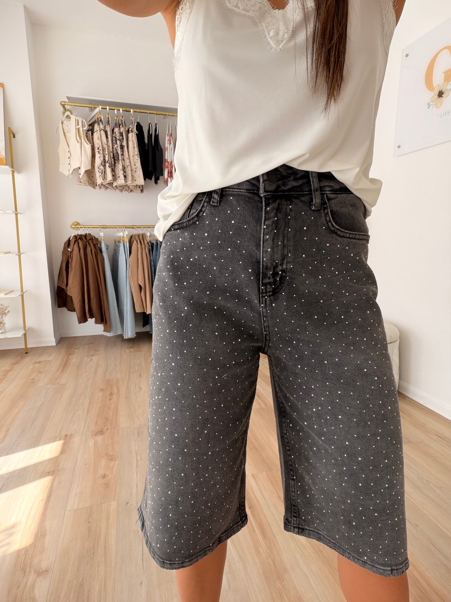 Shiny details grey bermuda denim