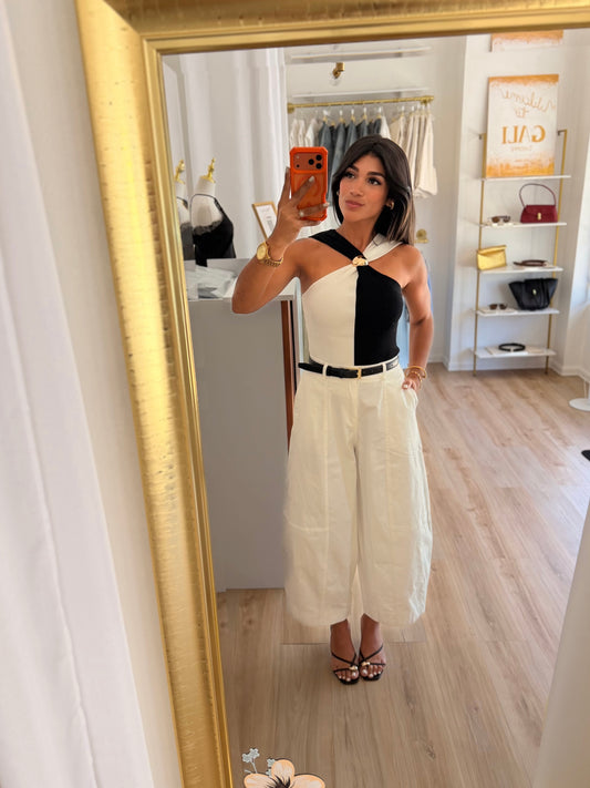 The white barrel pants