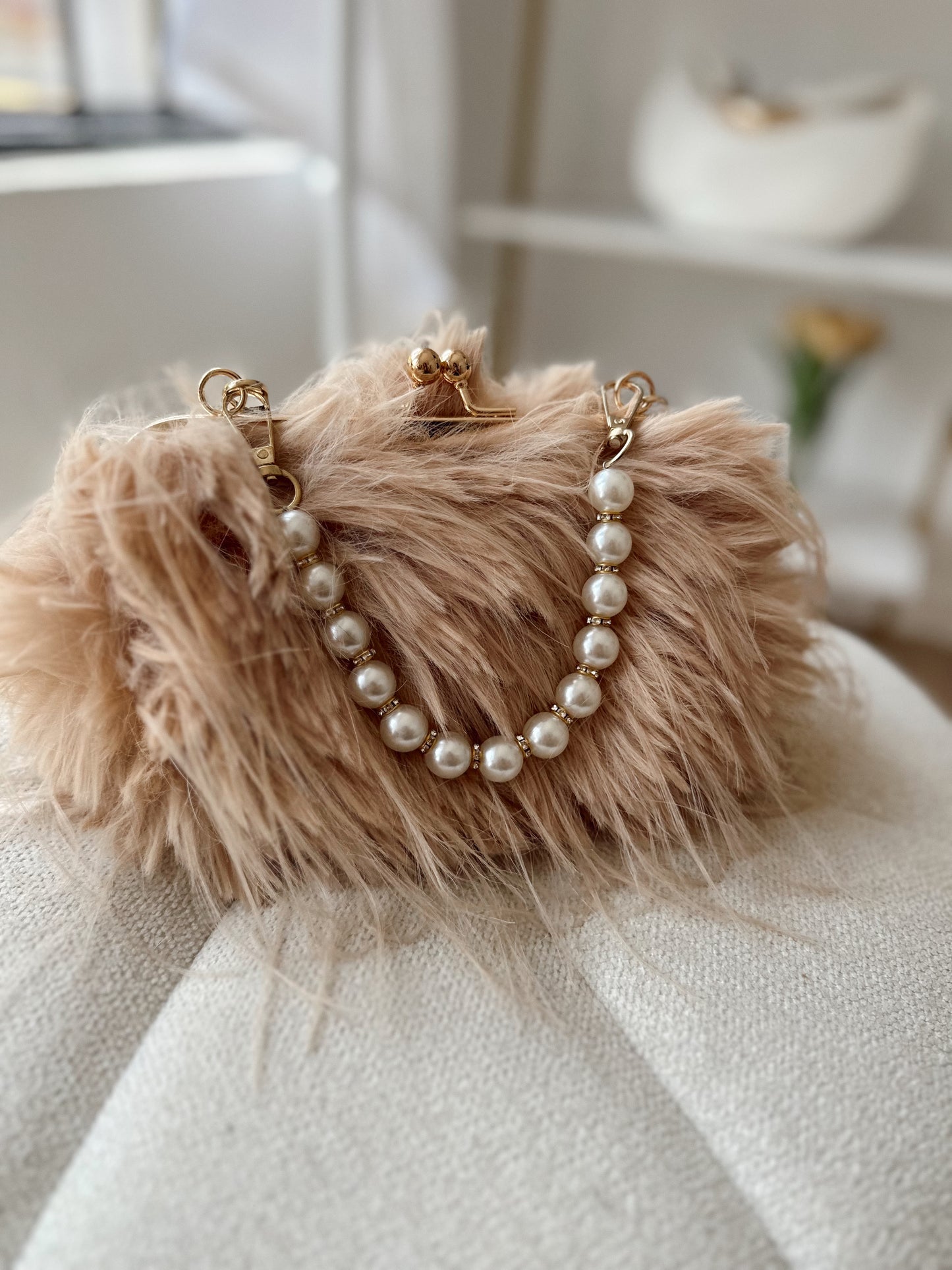 Miss Fluffy x Pearls clutch/crossbodybag (nude)