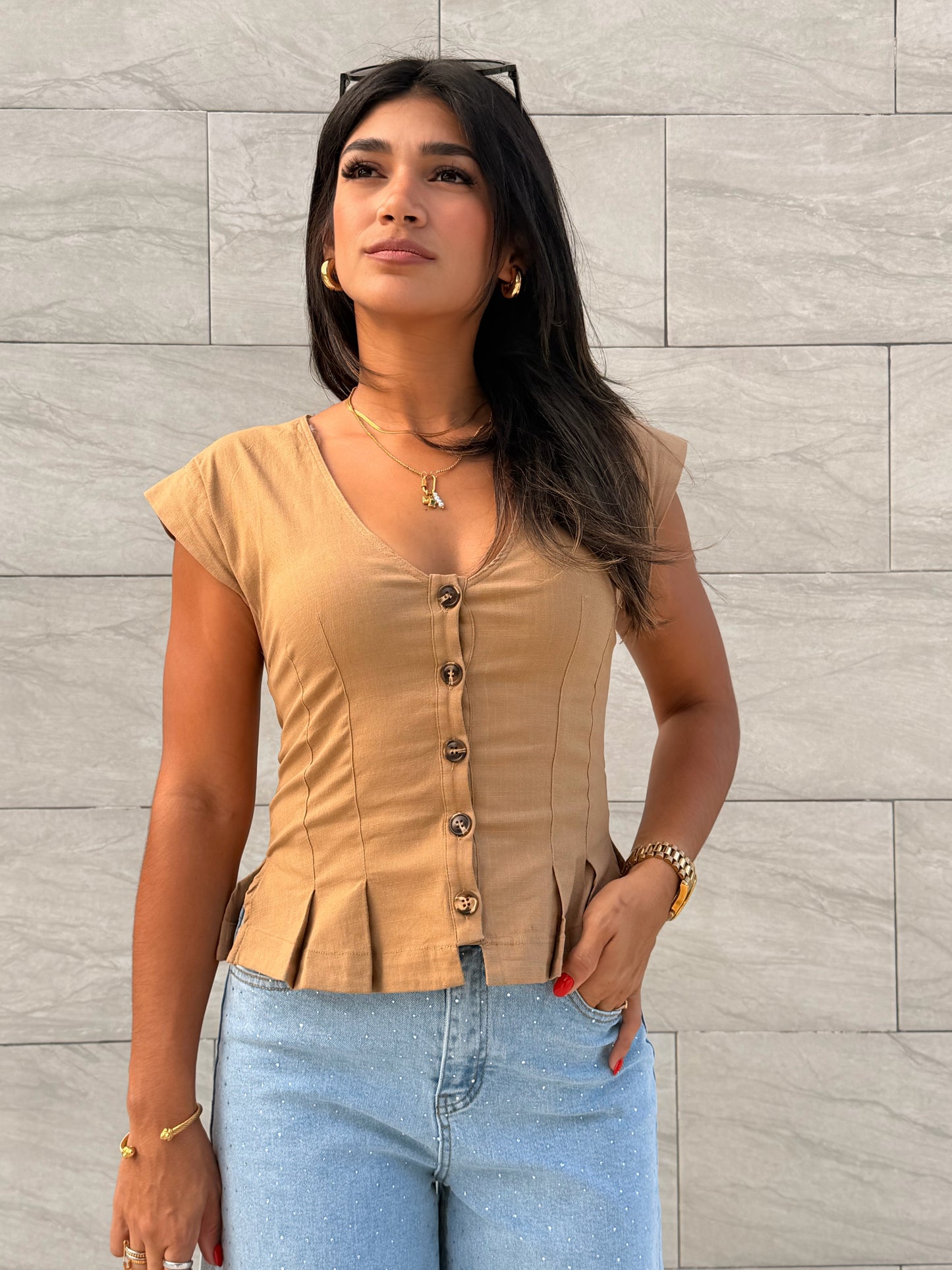 The Hourglass Silhouette Linen Top (khaki)
