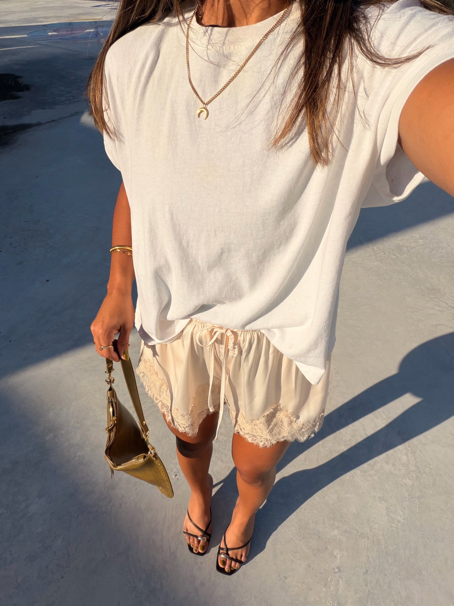The lace x satin short (champagne)