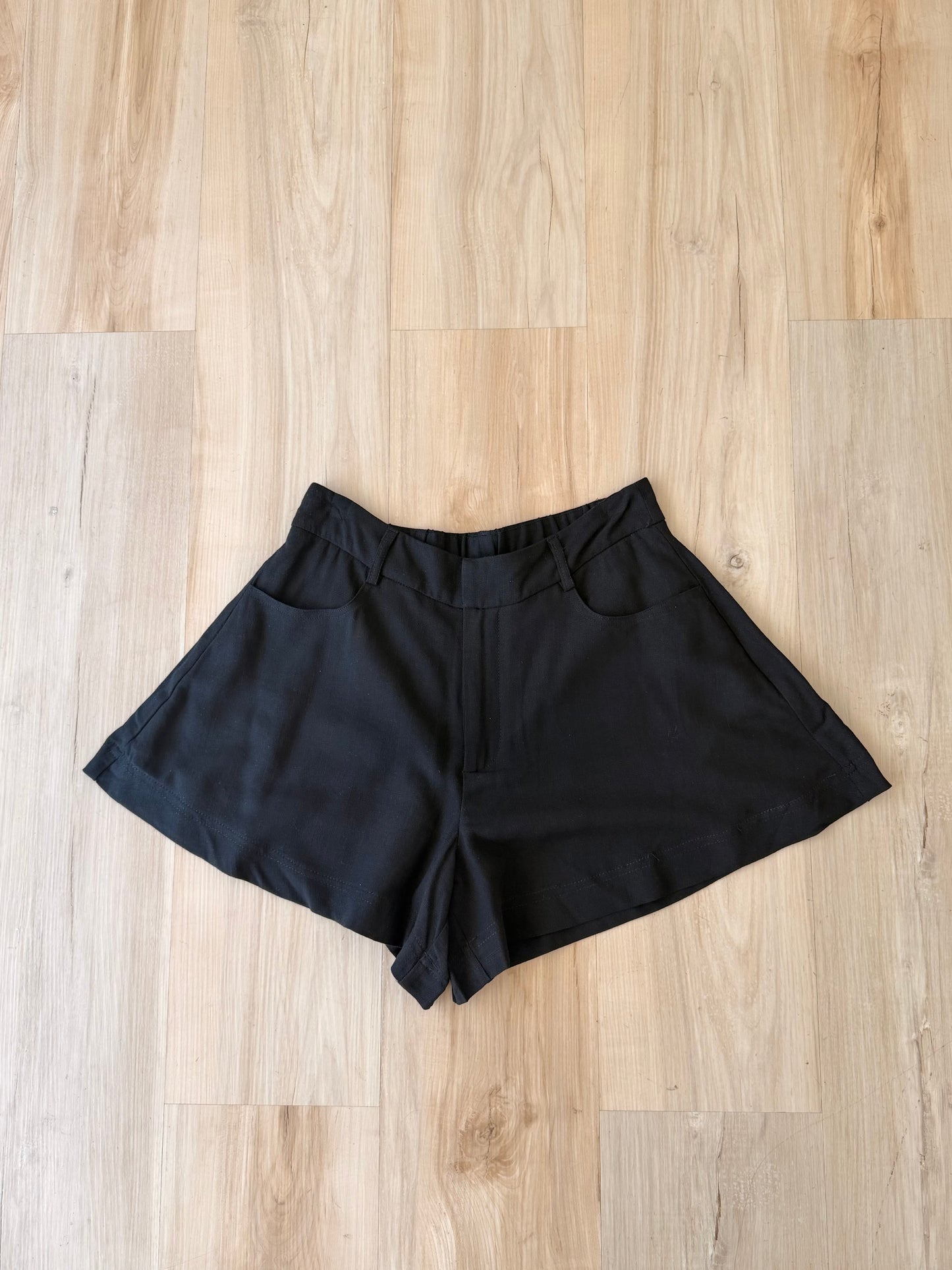 The Hamptons Linen Shorts (Black)