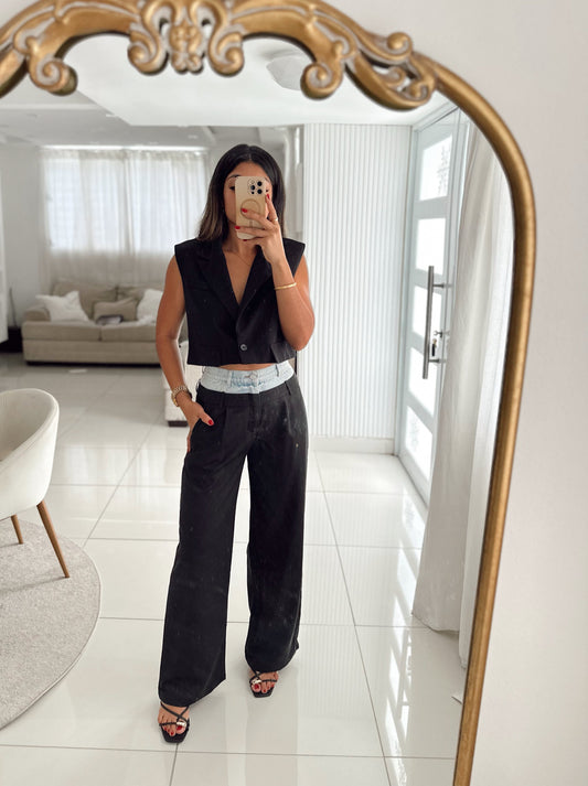 The black contrast pants