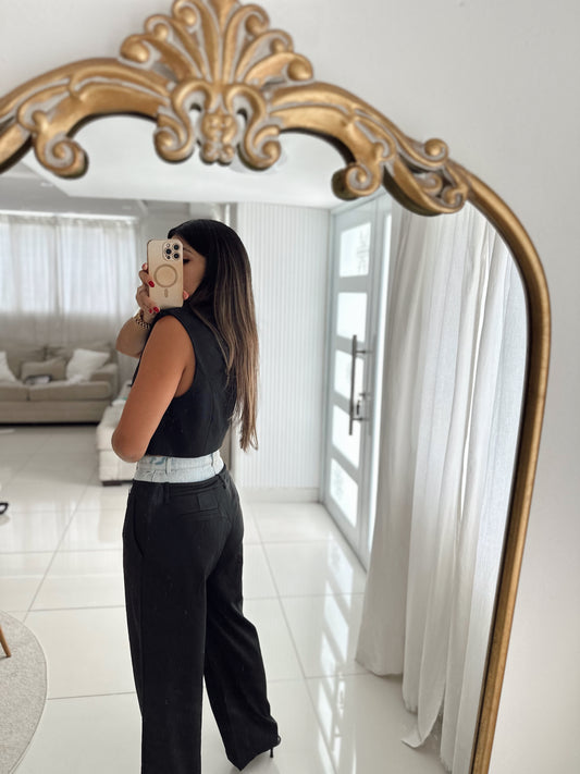 The black contrast pants