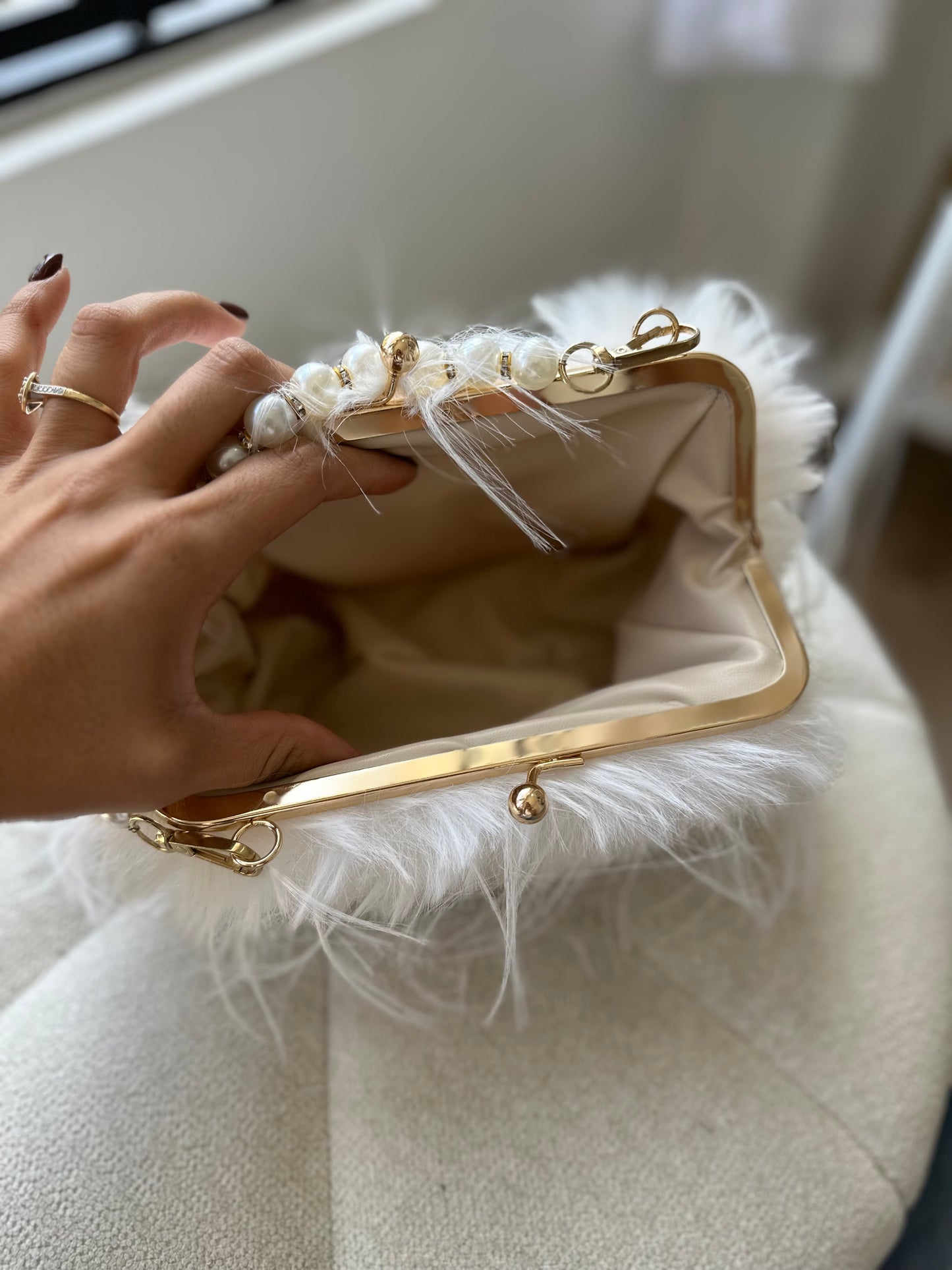 Miss Fluffy x Pearls clutch/crossbodybag (nude)