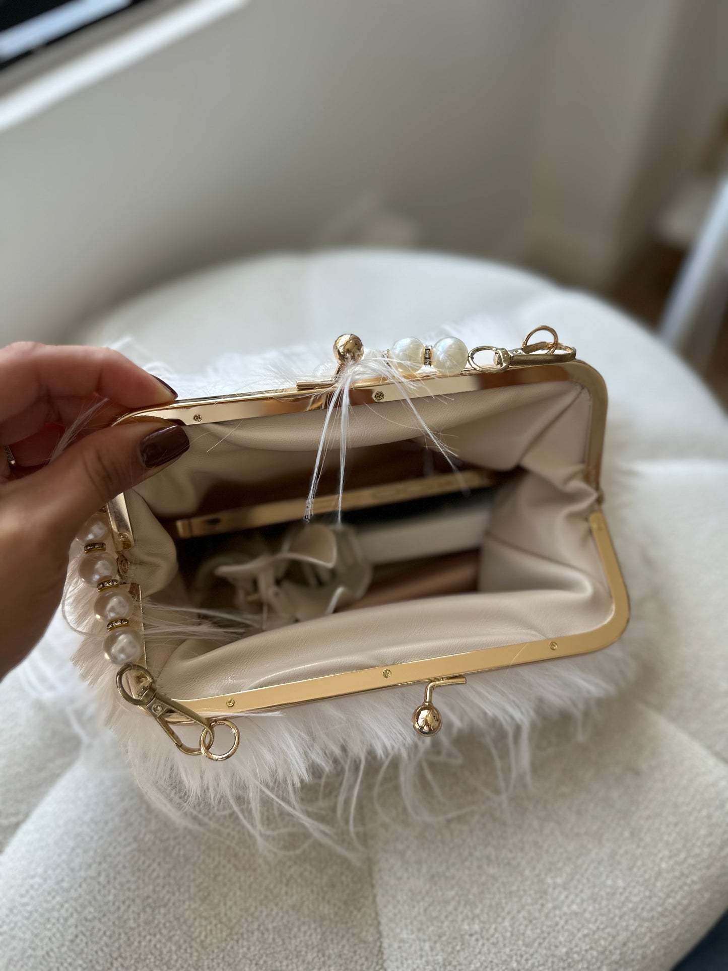 Miss Fluffy x Pearls clutch/crossbodybag (nude)