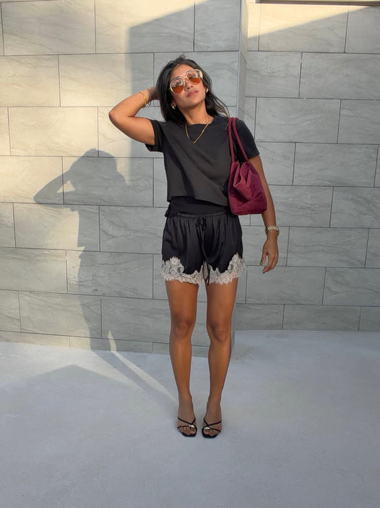 The lace x satin short (black)
