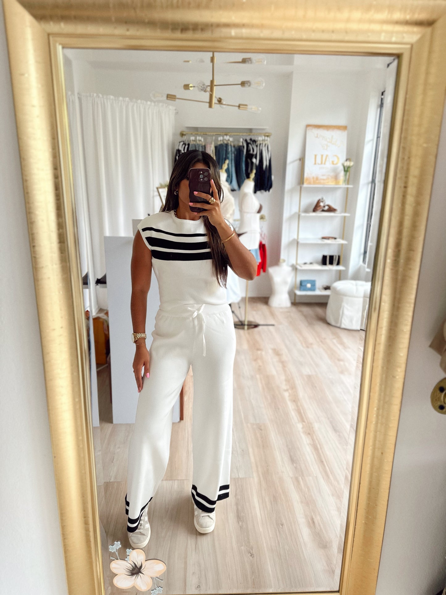 Black and white set