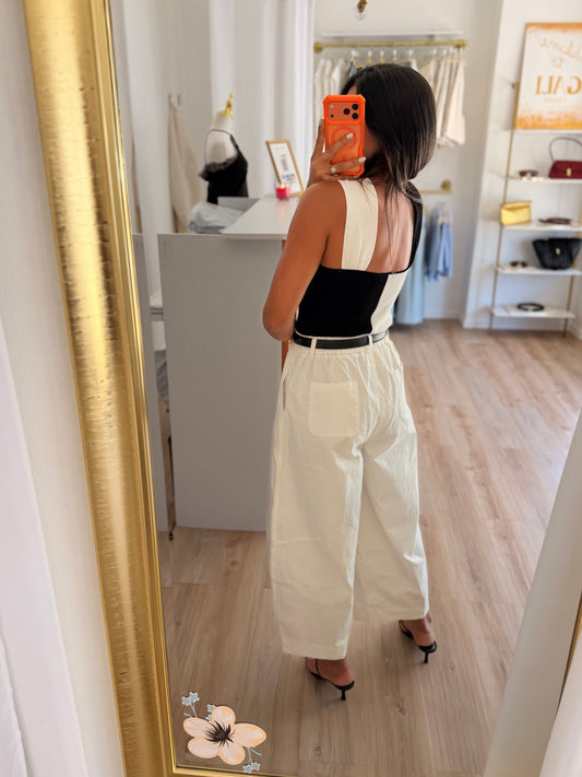The white barrel pants