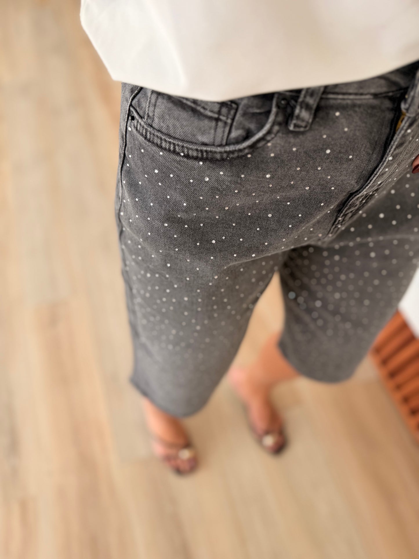 Shiny details grey bermuda denim