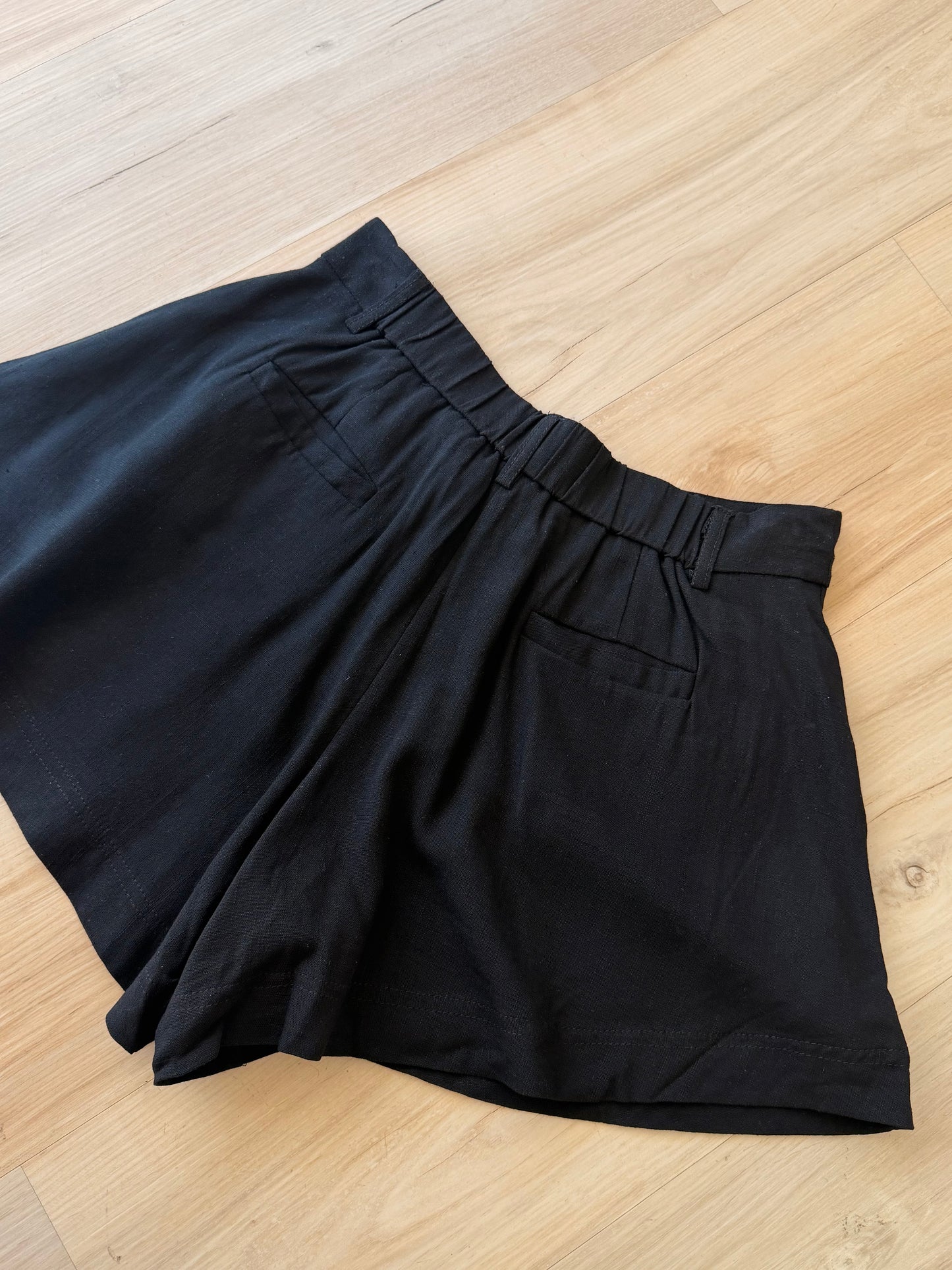 The Hamptons Linen Shorts (Black)