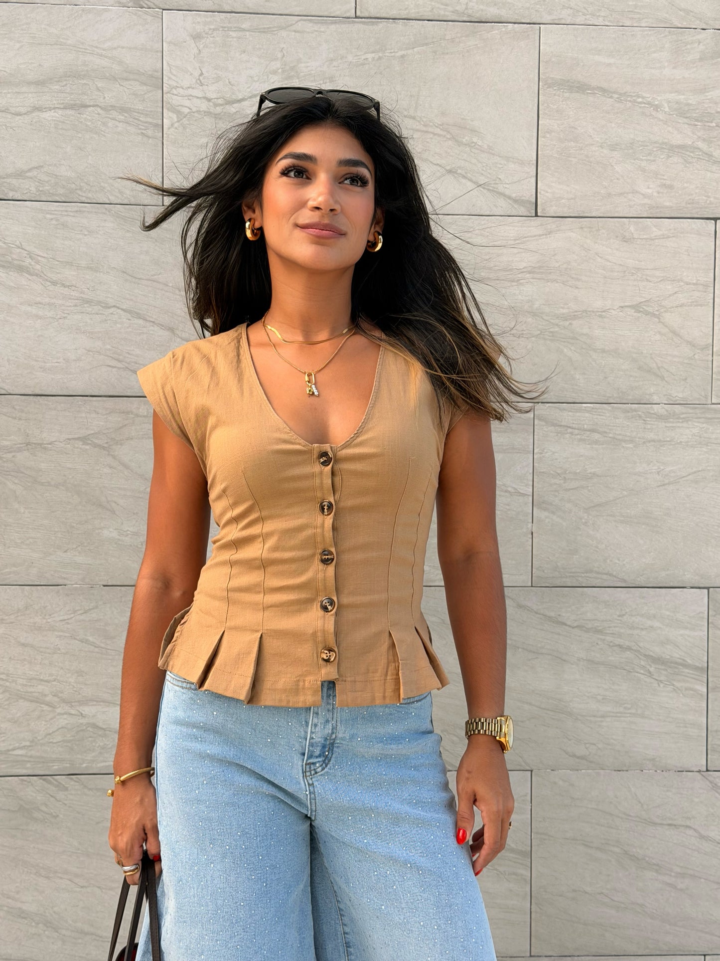 The Hourglass Silhouette Linen Top (khaki)